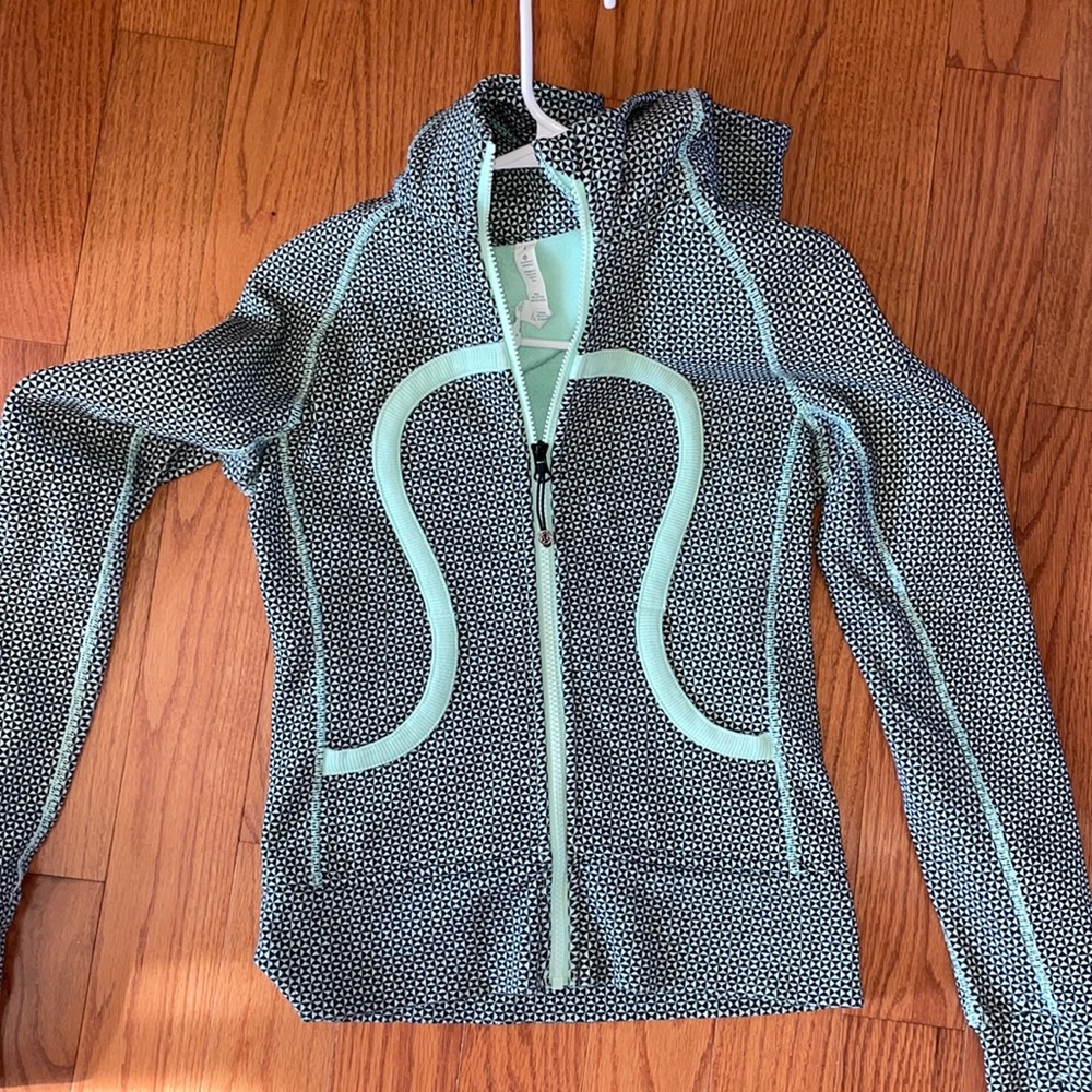 Lululemon green zip up SIZE: 4